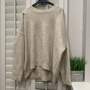 Vince Camuto round neck sweater size L
